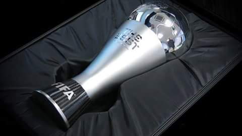 Comme chaque année depuis 14 ans, la FIFA et la FIFPRO organisent l’élection de l’équipe FIFA de l’année. 25 000 joueurs professionnels à travers le monde ont ainsi désigné leur équipe de rêve pour la saison 2017/2018. La liste des 55 joueurs nommés :