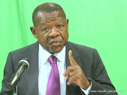 Lambert Mende au journalistes étrangers : “Seule la CENI organise les élections en RDC…”
