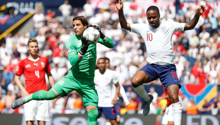 Raheem-Sterling-contre-Yann-Sommer.jpg