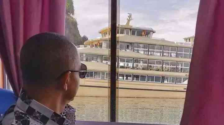 Sud-kivu : Moïse Katumbi dans le bateau vers Bukavu en provenance de Goma