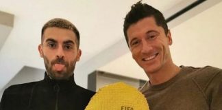 Alerte : Robert Lewandowski reçoit un faux Ballon d’Or de la part de Quebonafide !