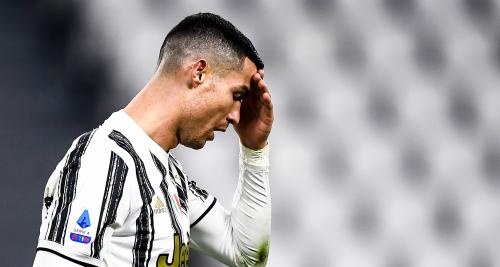 500-L-juventus-cristiano-ronaldo-tape-du-poing-sur-la-table-aprs-la-lourde-dfaite.jpg