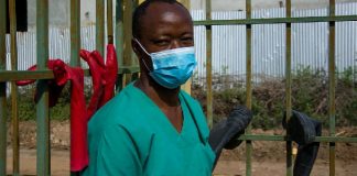 Guinée : guéri d’Ebola, le Dr Papus s’engage en première ligne face à la maladie