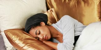 Sommeil : Selon une docteure, des chaussettes suffisent à contrer l’insomnie