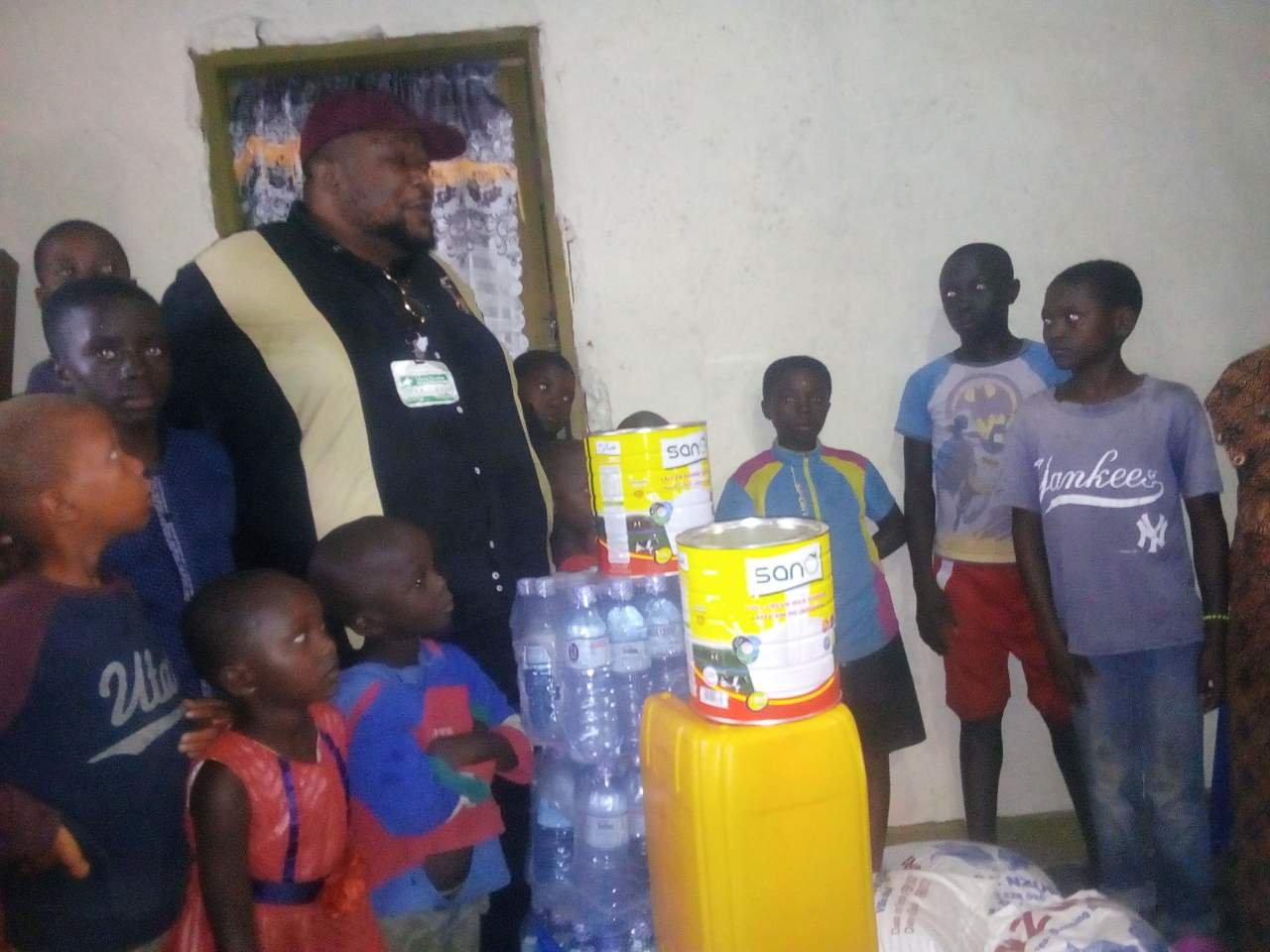 Nord-Kivu : l'artiste musicien Bakulu Mukulu au chevet des enfants orphelins à Beni 2 Nord-Kivu : l'artiste musicien Bakulu Mukulu au chevet des enfants orphelins à Beni 2