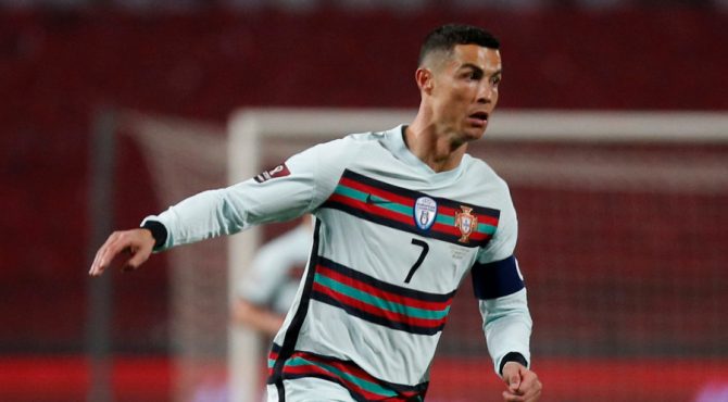 Portugal - Serbie : L'arbitre s'est excusé auprès de Cr7 ! 1 Portugal - Serbie : L'arbitre s'est excusé auprès de Cr7 ! 1
