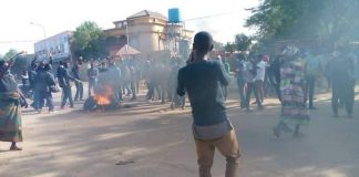 TCHAD : Ndjamena croule sous la pression des manifestants qui brûlent des pneus et des drapeaux français