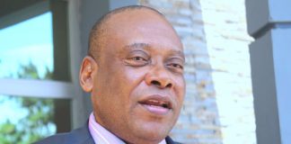 RDC : Absent du gouvernement Sama, Steve Mbikayi s’attaque à Bahati Lukwebo