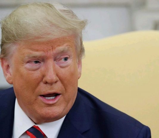 Donald Trump se moque du physique de l’épouse de Barack Obama