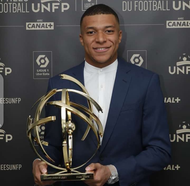 France Ligue 1 : Mbappé remporte le prix du meilleur joueur de la saison 2020-2021 1 France Ligue 1 : Mbappé remporte le prix du meilleur joueur de la saison 2020-2021 1