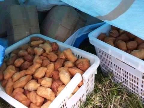Éruption volcanique : Les autorités rwandaises ont apporté de l'aide alimentaire aux gens ayant fui le Volcan 1 Éruption volcanique : Les autorités rwandaises ont apporté de l'aide alimentaire aux gens ayant fui le Volcan 1