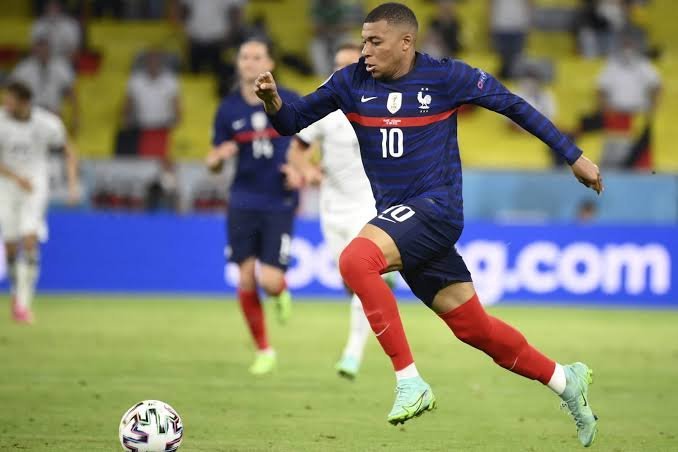Mercato - Real Madrid : Le message fort de Florentino Pérez sur Mbappé ! 1 Mercato - Real Madrid : Le message fort de Florentino Pérez sur Mbappé ! 1
