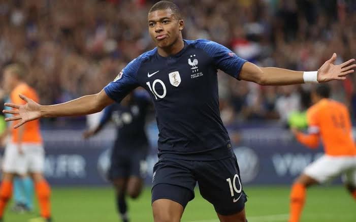 Euro 2020 : Kylian Mbappé doit s'imposer comme successeur de Messi et Ronaldo ! 1 Euro 2020 : Kylian Mbappé doit s'imposer comme successeur de Messi et Ronaldo ! 1