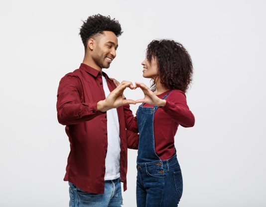 Aux couples : 5 bienfaits de l’intimité matinale que vous ne connaissiez pas