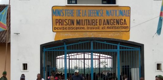 Mongala : Détention, transfert irrégulier des 28 détenus arrêtés et transférés à la prison d’Angenga par la Cour Opérationnelle de Kasai central sous l’affaire KAMUINASAPU.