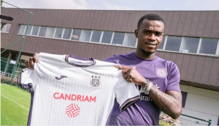 Échos +243 : Tshibangu a signé son contrat avec Anderlecht 1 Échos +243 : Tshibangu a signé son contrat avec Anderlecht 1