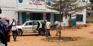 Kasaï-oriental : Avant le début des travaux de réhabilitation de la prison de Mbujimayi, le ministre provincial de justice s’y rend