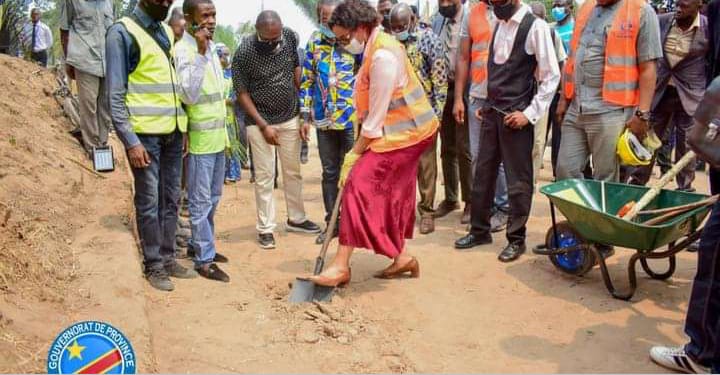 Kasaï-oriental : Jeannette Longa Muswamba lance les travaux d'entretien des routes de déserte agricoles 1