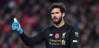 Officiel – Premier League : Le portier brésilien rempile avec les Reds