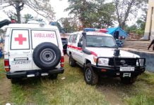 Mbandaka : Bobo boloko remet les clés de deux ambulances à l’hôpital général de référence de Wangata Don d’une ONG
