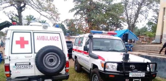 Mbandaka : Bobo boloko remet les clés de deux ambulances à l’hôpital général de référence de Wangata Don d’une ONG
