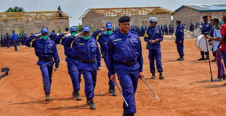 Kasaï-Oriental : La gouverneure ai a clôturé la formation de base de la troisième promotion de police de proximité 1