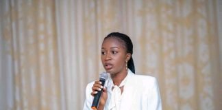 La Vice-Ministre de l’EPST, Aminata NAMASIA a donné le go ce jeudi à Kisantu de l’atelier sur les mécanismes efficaces pour la mise à jour du fichier paie.