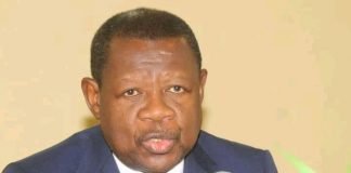RDC : Lambert Mende s’en prend à la CENCO » je ne prie pas Saint Ambongo ni Saint N’shole je prie Dieu »