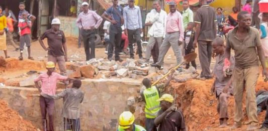 Kasaï-oriental: Projets FPI, Guylain Nyembo et Longa Muswamba font les tours des chantiers