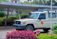 RDC: Le ministre des sports et loisirs reçoit une ambulance médicalisée de son collègue de la santé