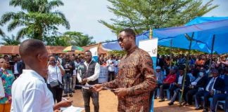 Tony Mwaba dévoile le numéro vert au lancement de la Campagne de signature de code de bonne conduite du personnel enseignant