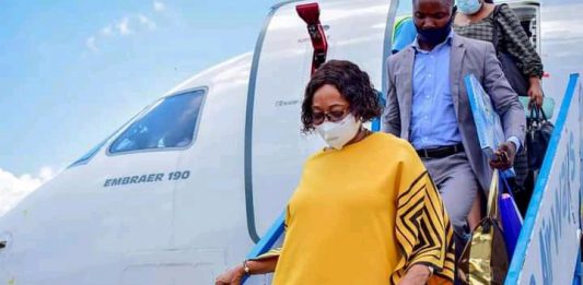 Kasaï-oriental: Après une dizaine des jours d’absence, Jeannette Longa regagne Mbuji-mayi