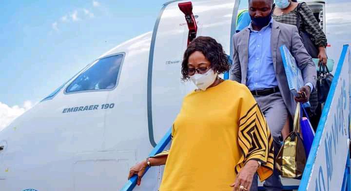 Kasaï-oriental: Après une dizaine des jours d'absence, Jeannette Longa regagne Mbuji-mayi 1 Kasaï-oriental: Après une dizaine des jours d'absence, Jeannette Longa regagne Mbuji-mayi 1