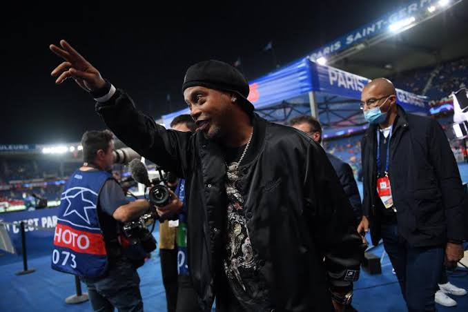 Paris Saint Germain : Ronaldinho encense encore Kylian Mbappé ! 1