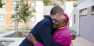 Barack Obama sur la mort de l’archevêque Desmond Tutu : «il était un mentor, un ami et une boussole morale pour moi… »
