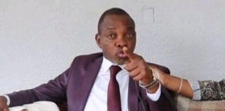 RDC : Mike Mukebayi exprime sa colère à Félix Tshisekedi pour avoir utilisé l’expression « Mashi a mumenu » !
