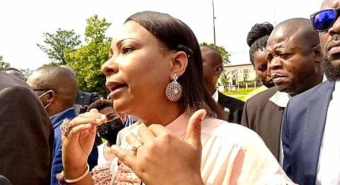 Flash : Olive Lembe dénonce la spoliation de sa parcelle par le régime Tshisekedi !