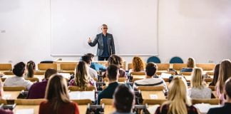Une femme arrêtée pour avoir couché avec 9 collègues de classe en échange des stylos vape !