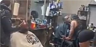 Curieux ! Ce salon de coiffure où une « coiffeuse » embrasse ses clients pendant la coupure de cheveux ! (Vidéo)