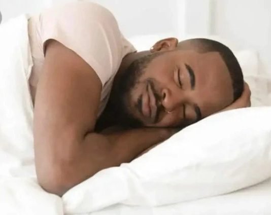 Pourquoi les hommes dorment-ils immédiatement après l’intimité?