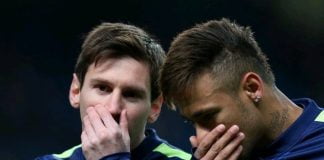 4 raisons pour lesquelles les footballeurs se couvrent la bouche quand ils se parlent sur le terrain!