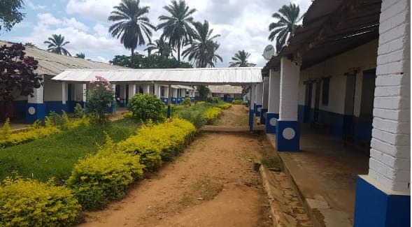 Ituri: plus de 80 structures sanitaires détruites par les groupes armés (gouverneur de province) 1 Ituri: plus de 80 structures sanitaires détruites par les groupes armés (gouverneur de province) 1