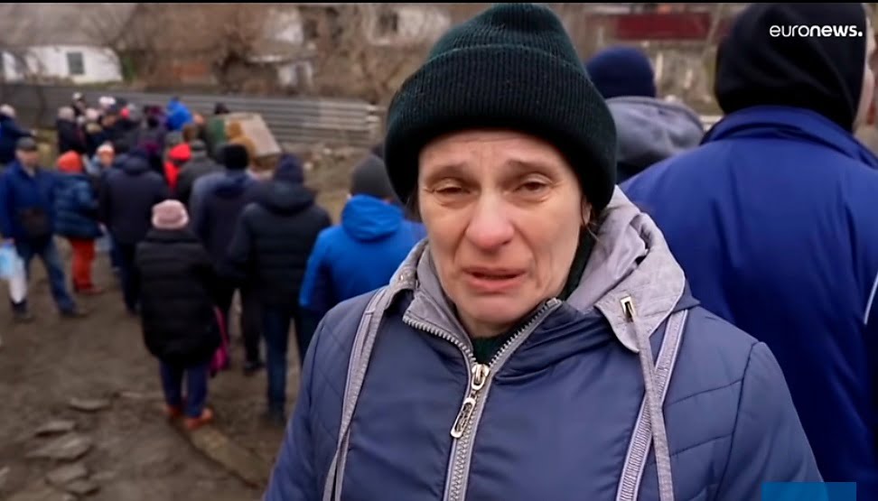 Ukraine : La ville de Marioupol en deuil, les terribles images des victimes enterrées dans une fosse commune ! 1 Ukraine : La ville de Marioupol en deuil, les terribles images des victimes enterrées dans une fosse commune ! 1