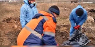 Ukraine : La ville de Marioupol en deuil, les terribles images des victimes enterrées dans une fosse commune !