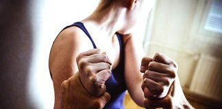 Scandale : une jeune Ukrainienne vi*olée par deux agresseurs dans un centre de réfugiés !