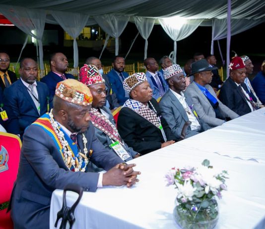 Lubumbashi : Félix Antoine Tshilombo avec les chefs coutumiers des communautés kasaïenne et katangaise