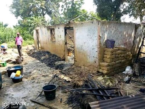 RDC: 7 m0rts et 150 maisons incendiées à la suite d'un conflit entre les communautés de Faraje 1
