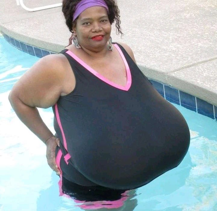 Elle bat un record précieux au monde avec ses plus gros seins naturels! 1 Elle bat un record précieux au monde avec ses plus gros seins naturels! 1