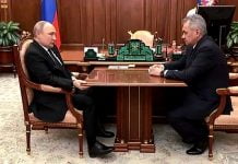 Poutine souffre-t-il de la maladie de Parkinson ? Une vidéo crispé à son bureau interrogé !