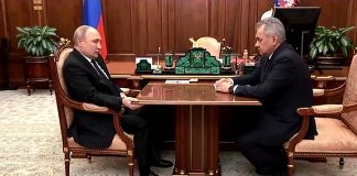 Poutine souffre-t-il de la maladie de Parkinson ? Une vidéo crispé à son bureau interrogé !